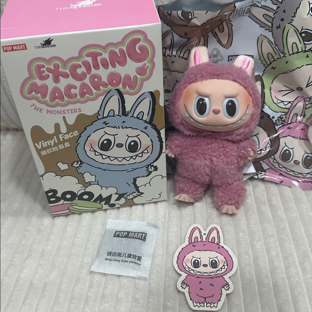 LYCHEE BERRY - Exciting Macaron Labubu. New. Box & Bag opened to verify. Pink